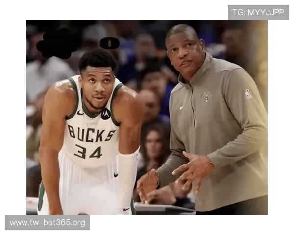 字母哥积极与教练组互动推动球队新战术体系持续开发多方尝试探索 字母哥积极与教练组互动推动球队新战术体系持续开发多方尝试探索