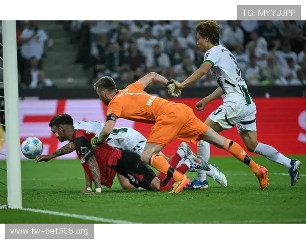 勒沃库森爆冷不敌德丙扎卡看台与球迷激烈交流场面引发广泛热议声