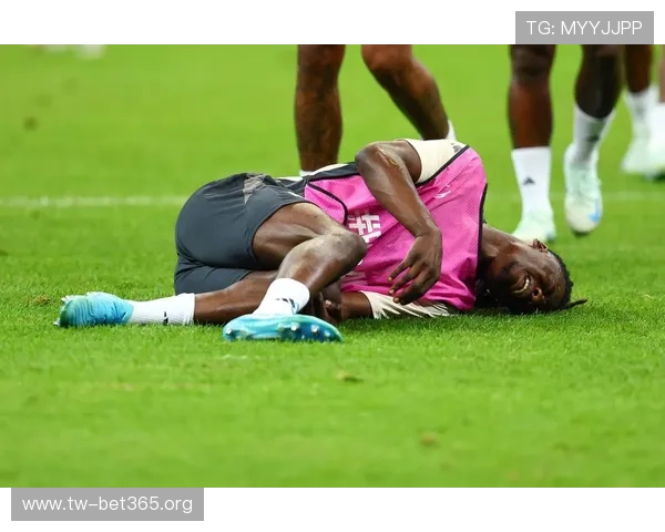 续约比赛中突然倒地球员伤情官方通报公布伤势初步诊断已开始治疗