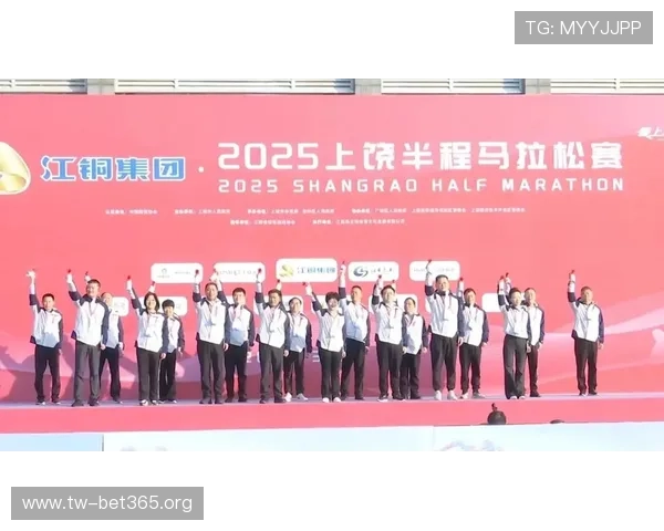 见证城市奔跑激情的2025扬州半程马拉松盛大启幕报道盛况直击